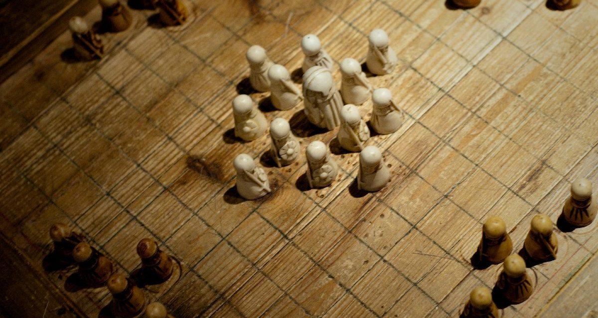 Jogo de tabuleiro de xadrez para ideias e competição e conceito de  planejamento e decisão de estratégia